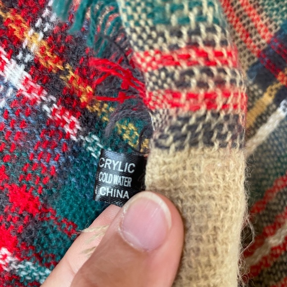 Beautiful and Soft Blanket Scarf - Picture 5 of 5